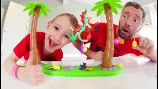 Father & Son PLAY ORANGUTWANG / Don't Let Him Fall!