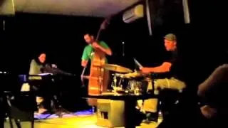 Cathy Escoffier TRIO#1 - Requiem pour un con (extrait)