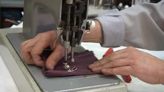 Как отрегулировать положение лапки на швейной машине Чайка?