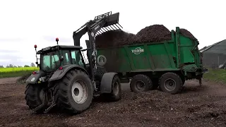 Kompost Laden 2022 mit Valtra T 183 VERSU u. Stoll Profiline FZ 80.1 Frontlader