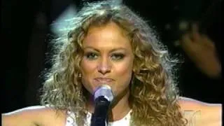 Paulina Premios Billboards 2001 "Y yo sigo aqui"