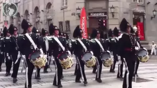 'Прощание славянки' в исполнении оркестра королевской гвардии Норвегии на улицах Осло