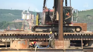 Construction of cable-stayed bridge in Vladivostok - film, January 2012