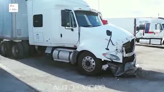 Неудачная парковка и выезд грузовика