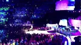 MACKLEMORE & RYAN LEWIS - Can't Hold Us - We Day 2013