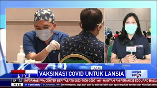 Lansia Antusias Ikuti Vaksinasi oleh Siloam Hospitals TB Simatupang