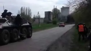 Украинские солдатыи мирные жители Юго-Востока