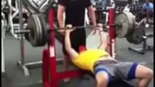 Dustin Rowe 420 lbs bench press. BEAST!!!