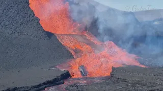 #Volcano wall crashed 💥 #Iceland Eruption