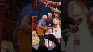 Jimmy Buffett Performing Margaritaville with Pitbull ☺️🕊