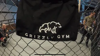 Sparring with Grizzlys