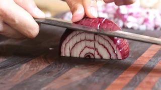 Shizu VG10 240mm Tsuchime/Damascus/Kurouchi Gyuto vs Red Onion