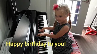 Sweet Daughter plays Happy birthday to you for daddy 5 years old С днём рождения на пианино ребенок