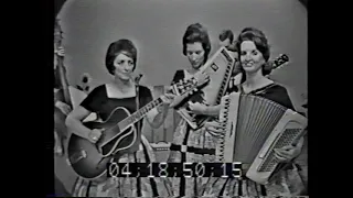 Maybelle, Helen and Anita Carter - "Worried Man Blues" (WSM TV 1963)