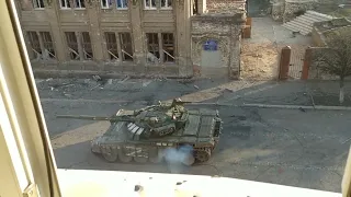 Footage showing a Russian T-72B obr. 1989 tank being hit with a NLAW