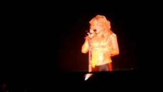 Shakira - The Sun Comes Out Tour Paris -  Shakira Discours Francais