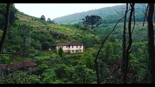 Tinha Algo nunca visto No Porão da Casa Abandonada, Casa isolada no Pé da Montanha