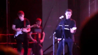 В Симферополе поёт легенда русского рока Вячеслав Бутусов.
