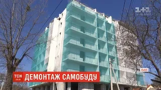 У Львові почали валити 7-поверховий самобуд