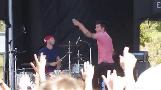 Fetus twenty one pilots: Guns For Hands + Tyler telling the audience not to kill themselves