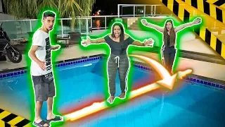 O ÚLTIMO A CAIR NA PISCINA GANHA !!!