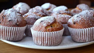 Very quick muffins with banana and chocolate! Simple and delicious recipe!