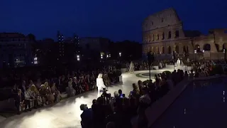 A Rome, Fendi rend hommage à Lagerfeld