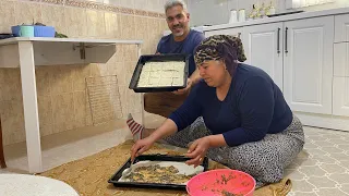 Ablam Geldi Tepsi Tepsi Ispanaklı Börek Yaptık~Komşumun Bahçesinde Dolmalık Biber Hasadı