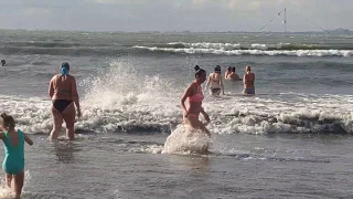 Анапа сегодня. Шторм на море в Анапе. Внимание! Низкое качество звука в видео - шум ветра! UHD 4K.