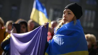 Thousands gather worldwide to protest Russia's invasion of Ukraine