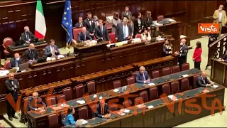 Il Governo Meloni incassa la fiducia alla Camera: l'applauso dei deputati