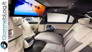 2023 BMW 7-Series - BEST Interior Ever Seen ? (31" Panoramic Display)