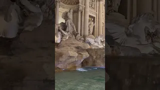 TREVI FOUNTAIN - why do you guys love this thing? #rome #history #fountain