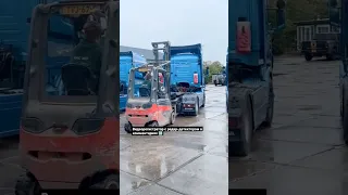 Как разбудить коллегу😂😂 #дальнобой #прикол #дальнобойщики #shorts #truck #камаз #scania