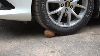 Crushing things with car (coconut, Chupa Chups!) Кокос против машины!