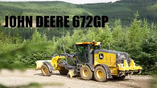 John Deere 672GP grader