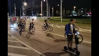 Sostinėje – naktinis dviratininkų pasivažinėjimas: startavo jubiliejinė „Naktinė kritinė masė“