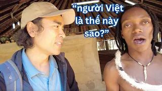 African tribe's first encounter with a Vietnamese person 😲