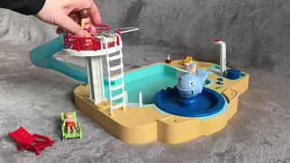 Playmobil swimming pool mum goes on the slide