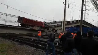 Рухнул мост в г.Свободный. Перекрыто ж.д и авто движение..