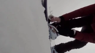 Сноубордистка не заметила медведя, который хотел её съесть