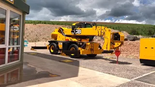 The new JCB Hydraload 555-210R the first Roto-telehandler from a British manufacturer