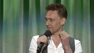 Tom Hiddleston singing 'The Bare Necessities" at D23