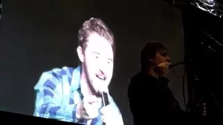 Alex Hirsh singing at Big Fest Russia 2016