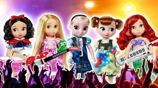 ¡Las Princesas Junior montan una BANDA de MÚSICA! │ Princesas de Disney!