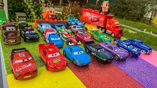 Clean up muddy minicars & disney car convoys! Play in the garden : McQueen, Sally, Cruz, Guido, DJ