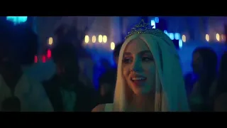 Ava max -into  your amrs #@##