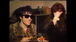 richey edwards showing off his shirt and doing a little dancey dance