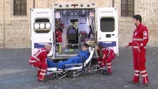 Come gestire barella autocaricante e sedia portantina in ambulanza?