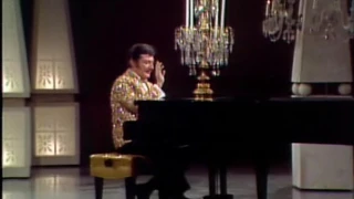 Have fun with Liberace: Pianoplaying can be dangerous! (1969)